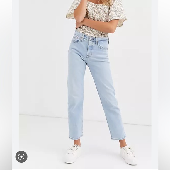 NWT Levi’s Wedgie Straight Crops light wash - Picture 1 of 7